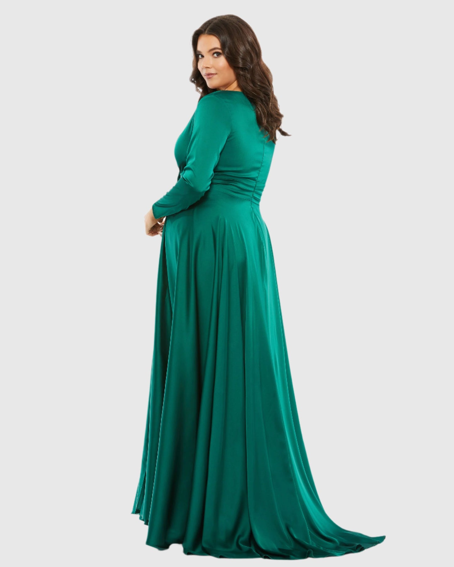 Robe de soirée classique en satin à manches longues (plus)