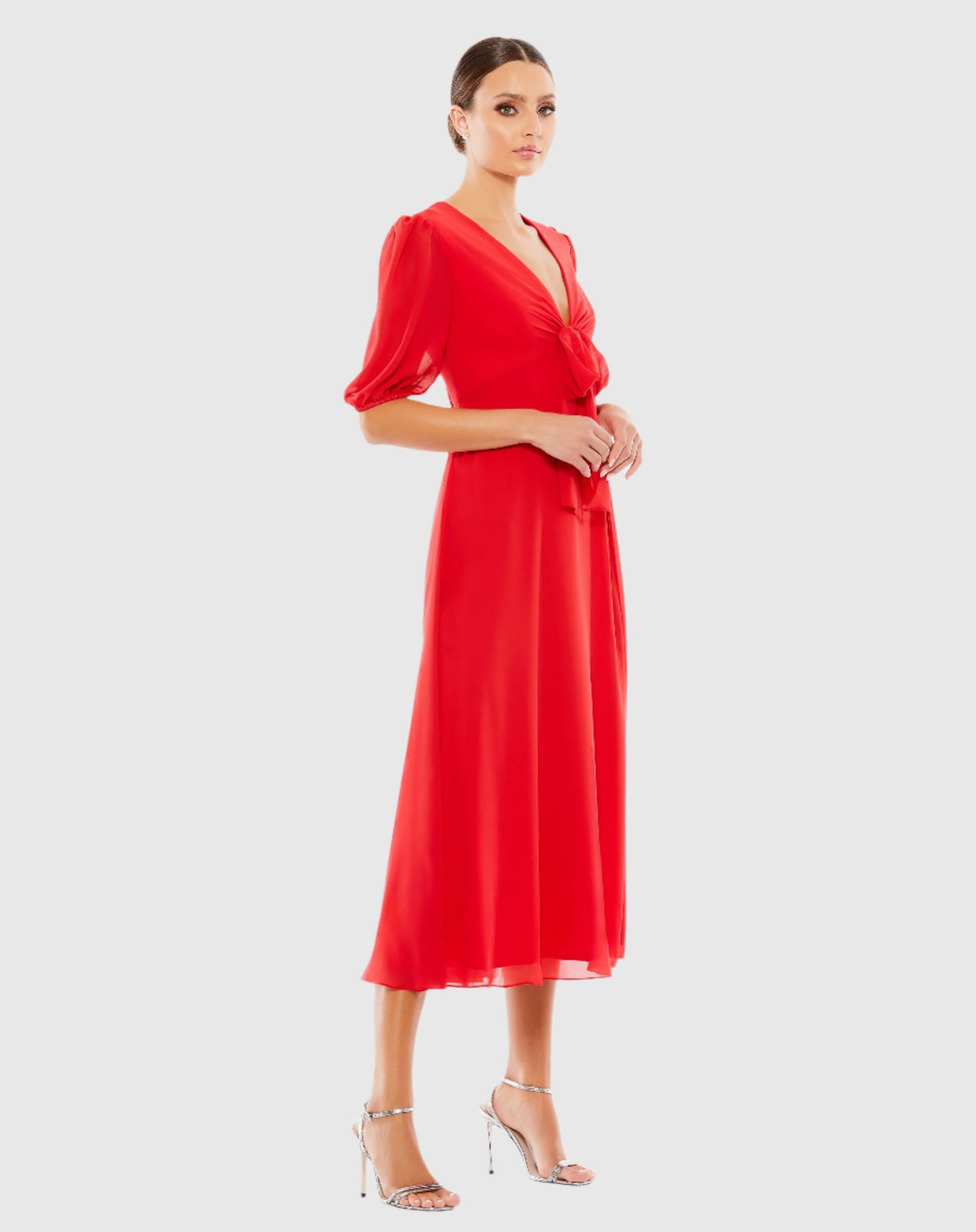 Robe midi fluide à col en V et détail nœud