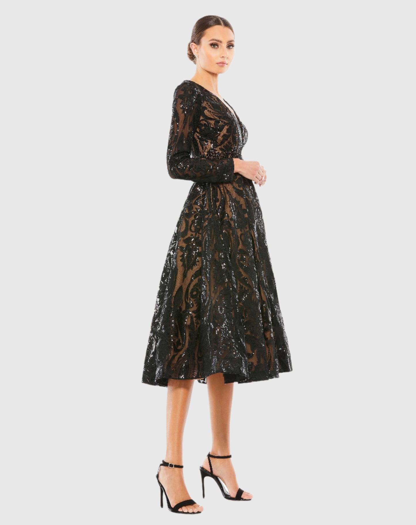 Robe de cocktail trapèze ornée de sequins