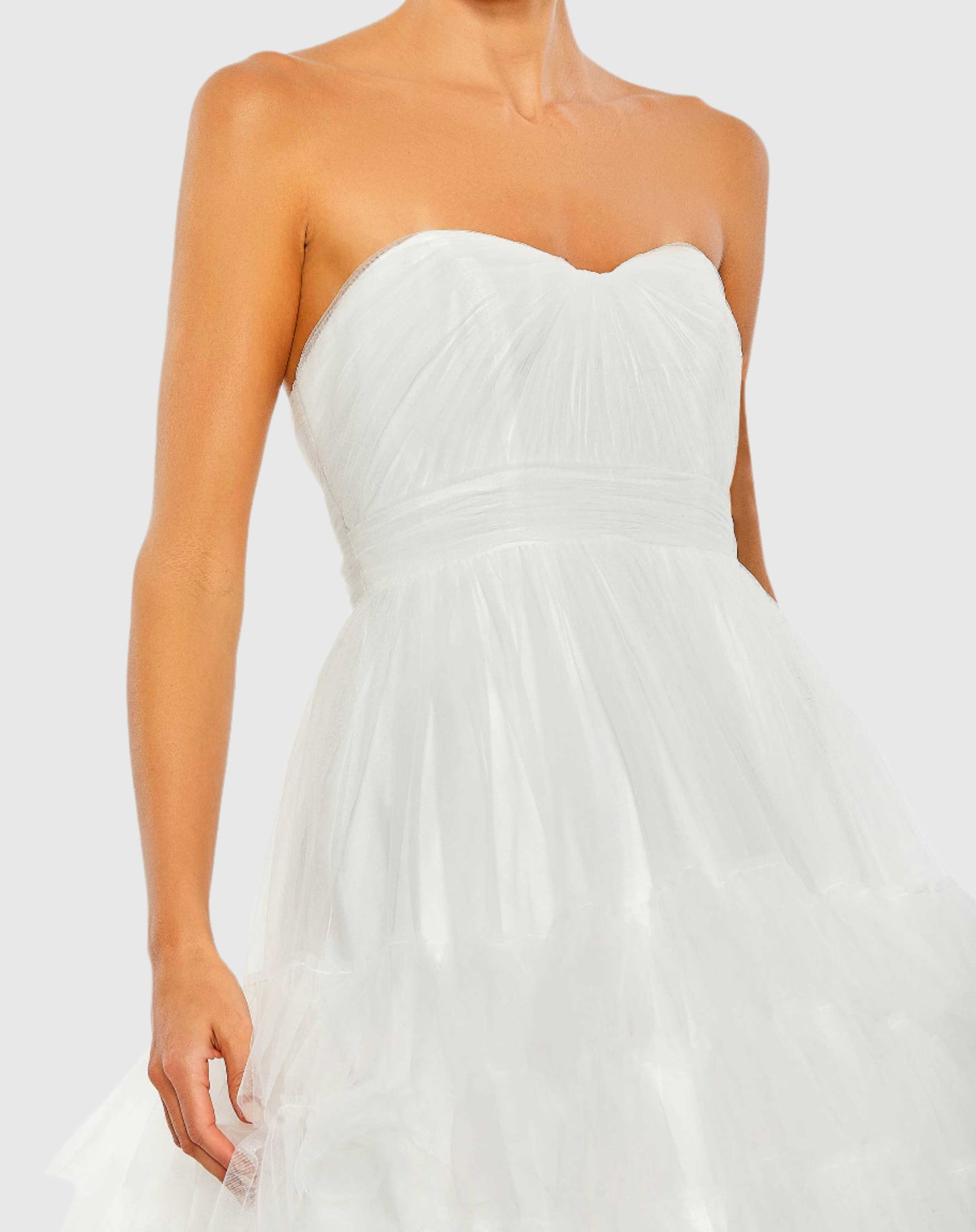 Abito da ballo a balze in tulle con bustier