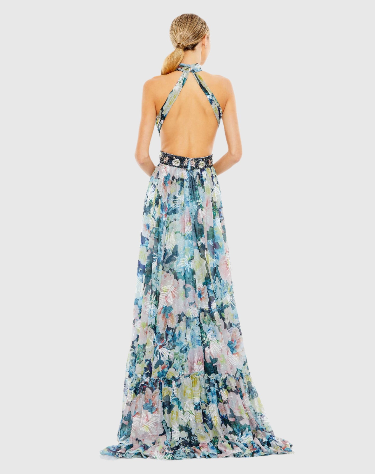 Vestido acampanado con cuello halter floral, aberturas y cinturón adornado