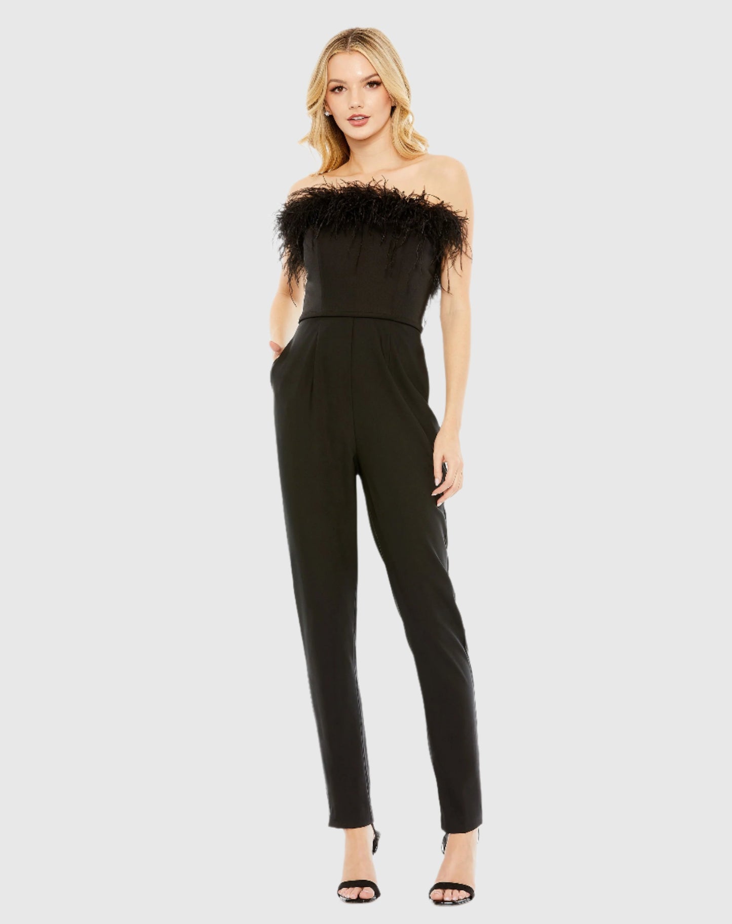 Trägerloser Jumpsuit mit Federbesatz