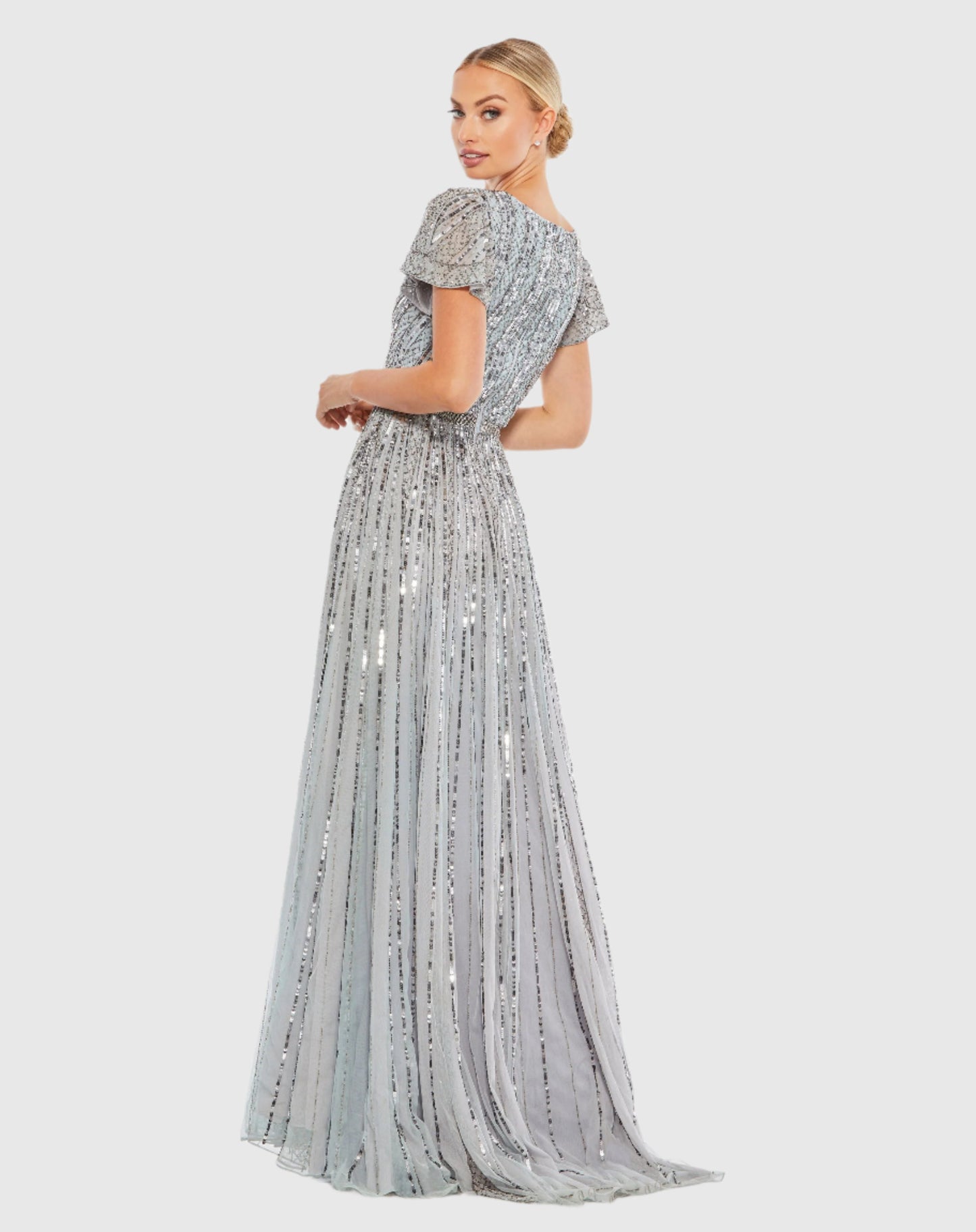 Robe rayée à sequins et col en V